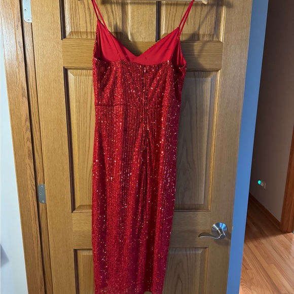 Red sequins dress - Picture 2 of 4